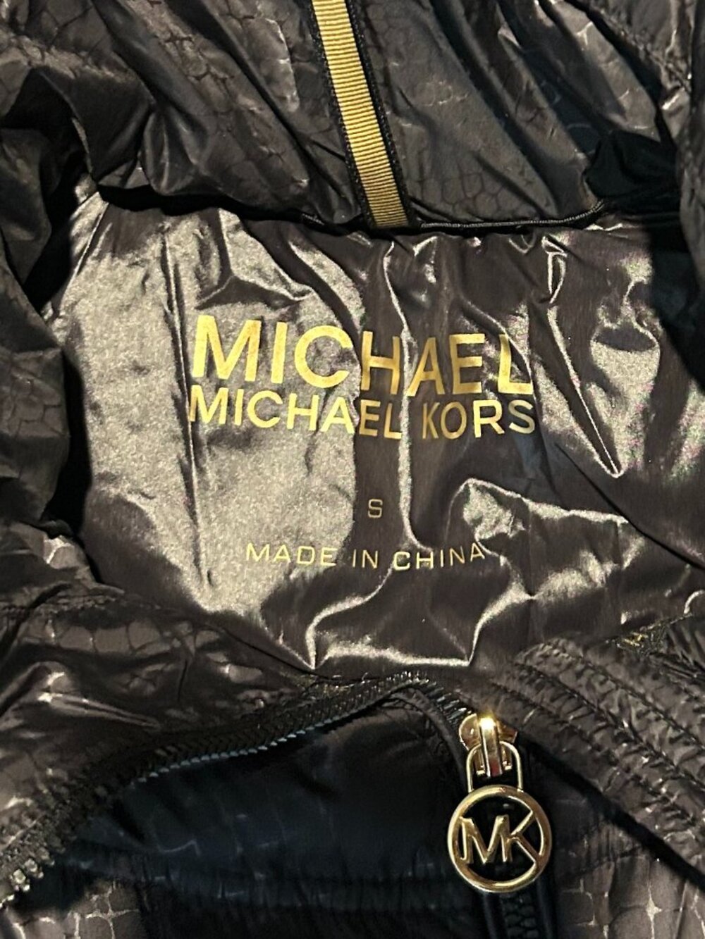 MICHAEL KORS Black Python Embossed Quilted Puffer Vest Faux Fur Hood Size Small - Picture 3 of 4